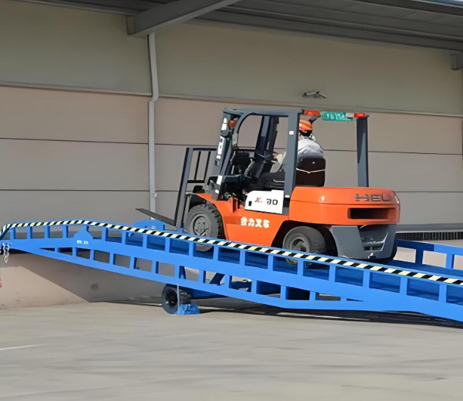 仁布移动式卸货平台（叉车用）